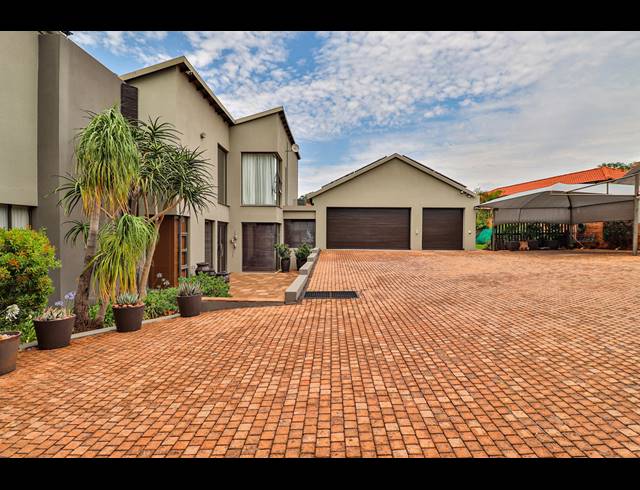 5 BEDROOM HOUSE FOR SALE IN SAFARI GARDENS